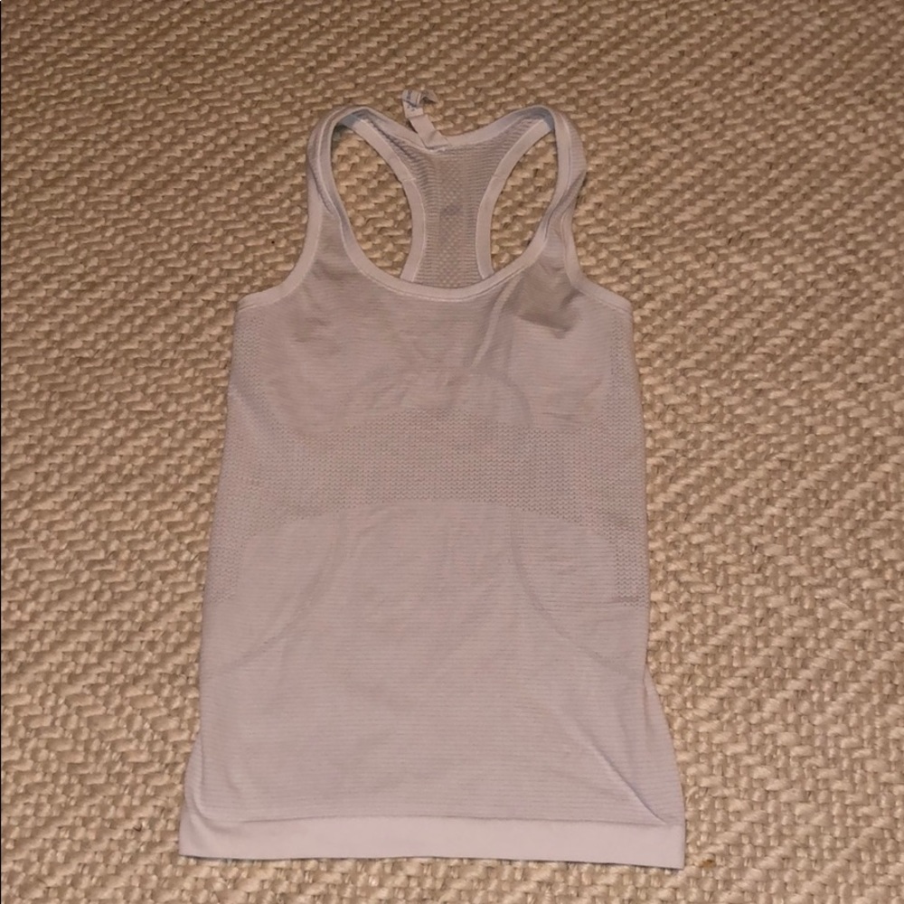 White lululemon tank top